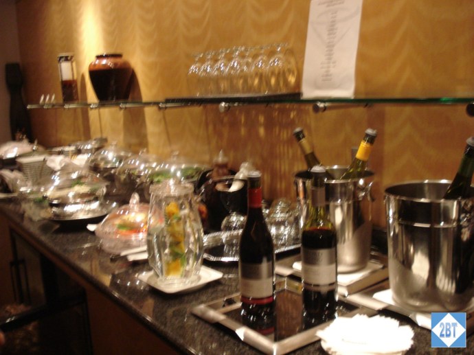 Qantas Lounge DFW Buffet