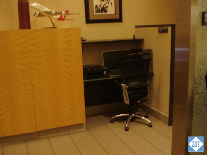 Qantas Lounge DFW Business Center