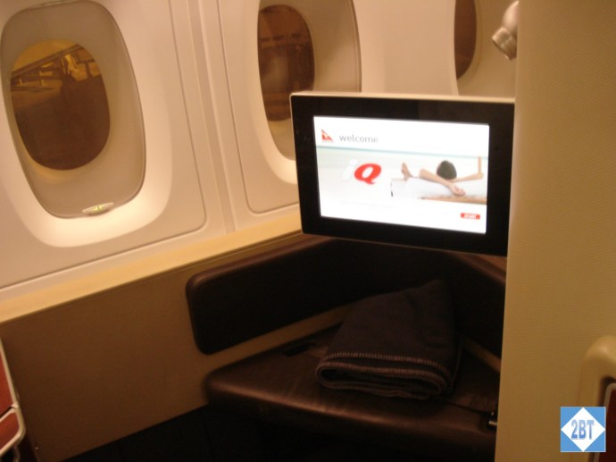 QF 8 3A Ottoman, Monitor and Blanket
