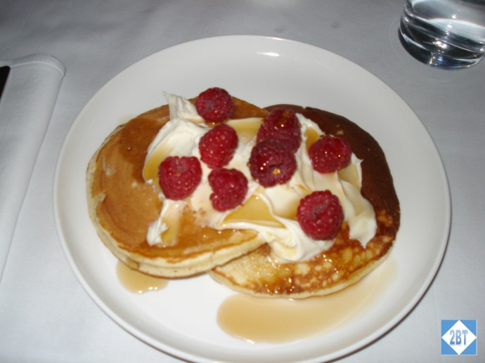 Buttermilk pancakes with raspberries, mascarpone and maple syrup