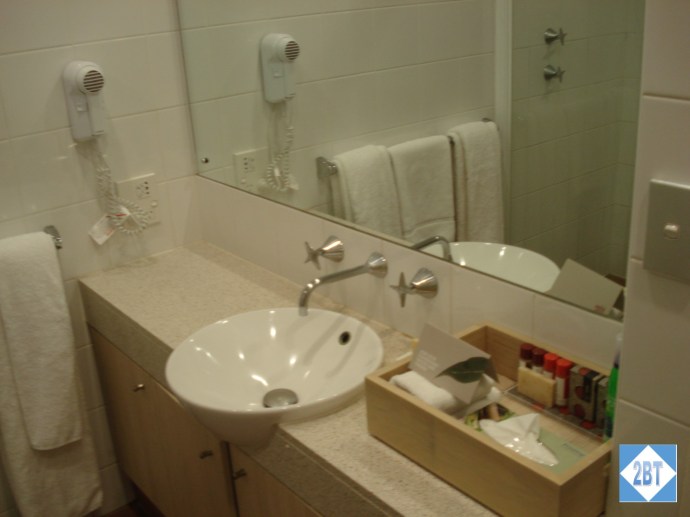 Nice-sized counter with lots of towels