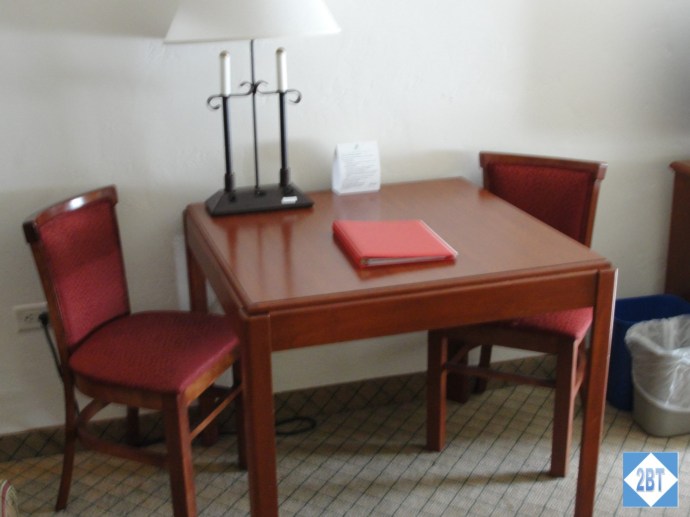 hi-vail-table-and-chairs