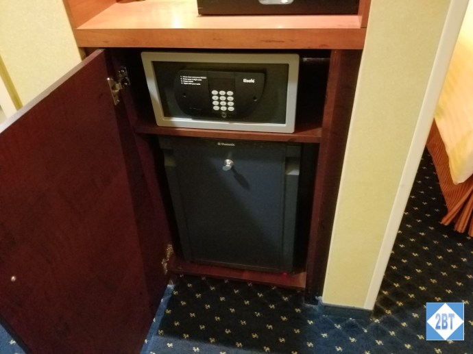 prg-courtyard-safe-and-minibar