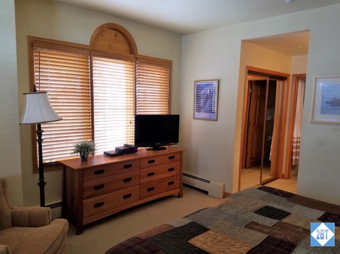 Other furnishings in the second bedroom